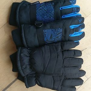 Thinsulate boys winter gloves 2 pairs